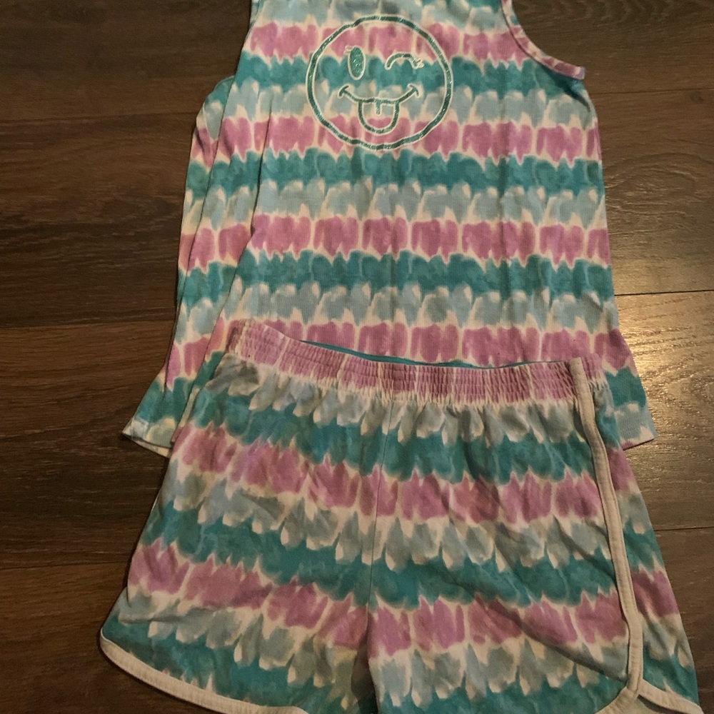 Pajamas set 8$ size 14-16 in kids for the top and size 10-12 for shorts